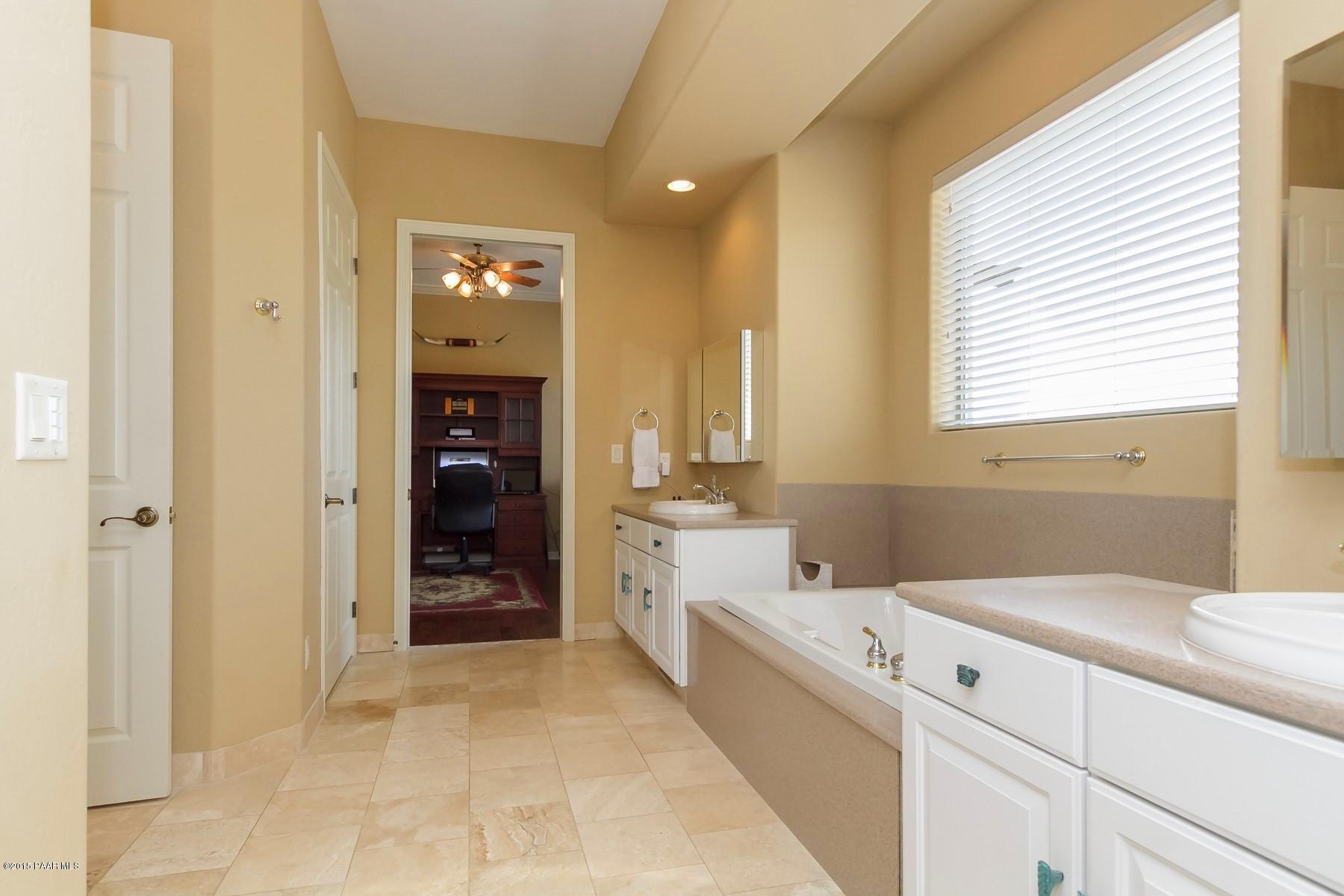 10643 North Sharps Road Prescott, AZ 86305 - Photo 15 of 30 014_Master Bathroom