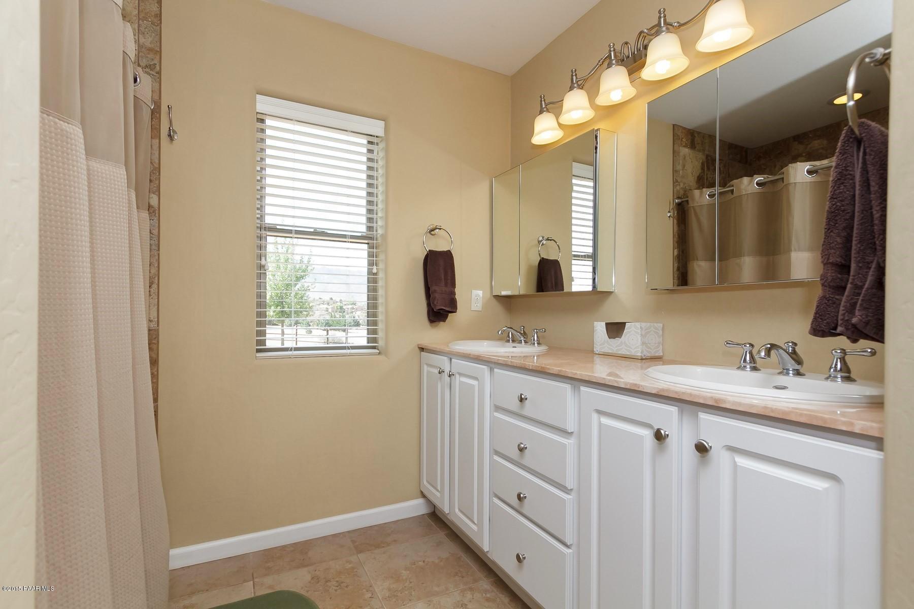 10643 North Sharps Road Prescott, AZ 86305 - Photo 23 of 30 022_2nd Master Bathroom