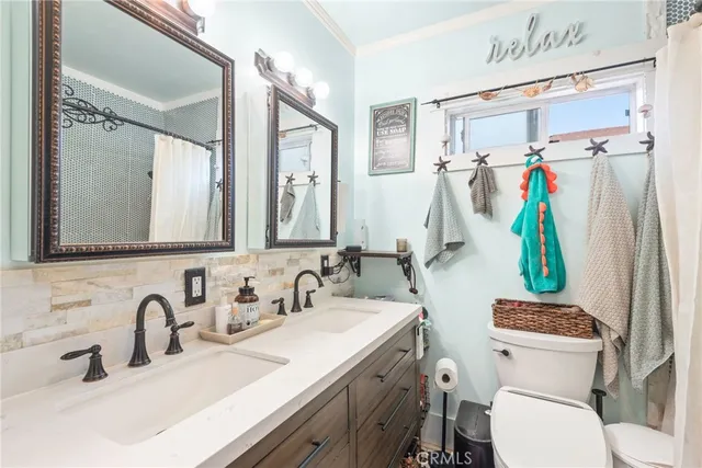 a bedroom with a bed and a window with the outer view