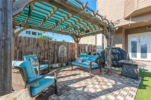 $989,000 | 4240 East 15th Street, Long Beach, CA 90804