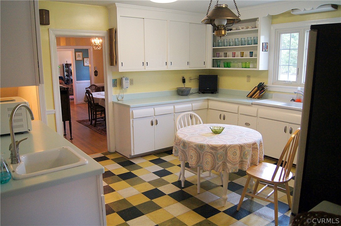 200 Beverly Road Ashland, VA 23005 - Photo 11 of 49 2 sinks, gas cooking, and open shelving