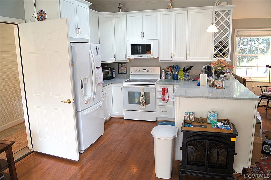 200 Beverly Road Ashland, VA 23005 - Photo 31 of 49 Mother-in-law Suite Kitchen and table space to the