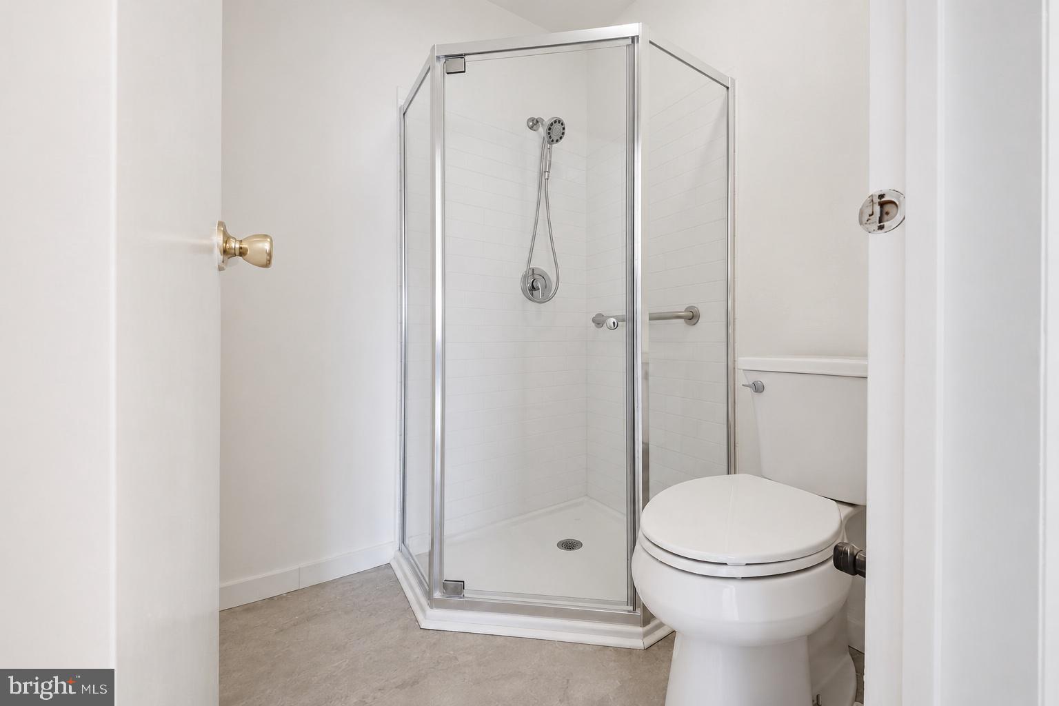 63 Sandra Road Voorhees, NJ 08043 - Photo 31 of 36 Primary En-suite