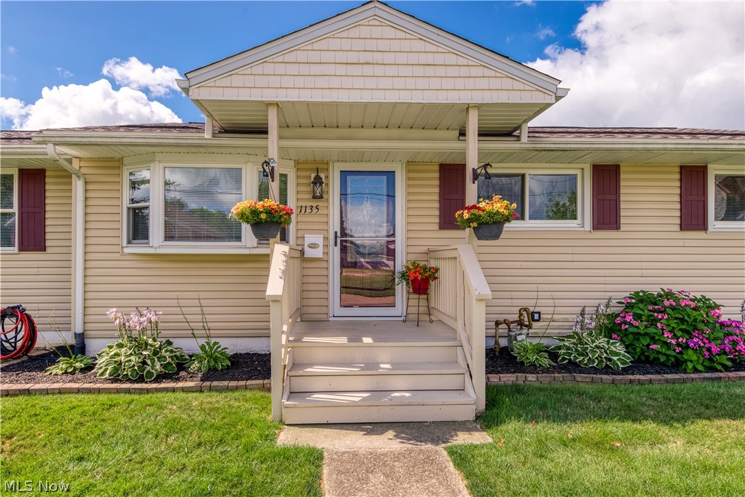 1135 Walnut Road Southwest Massillon, OH 44647 - Photo 1 of 29 1135 Walnut Road!