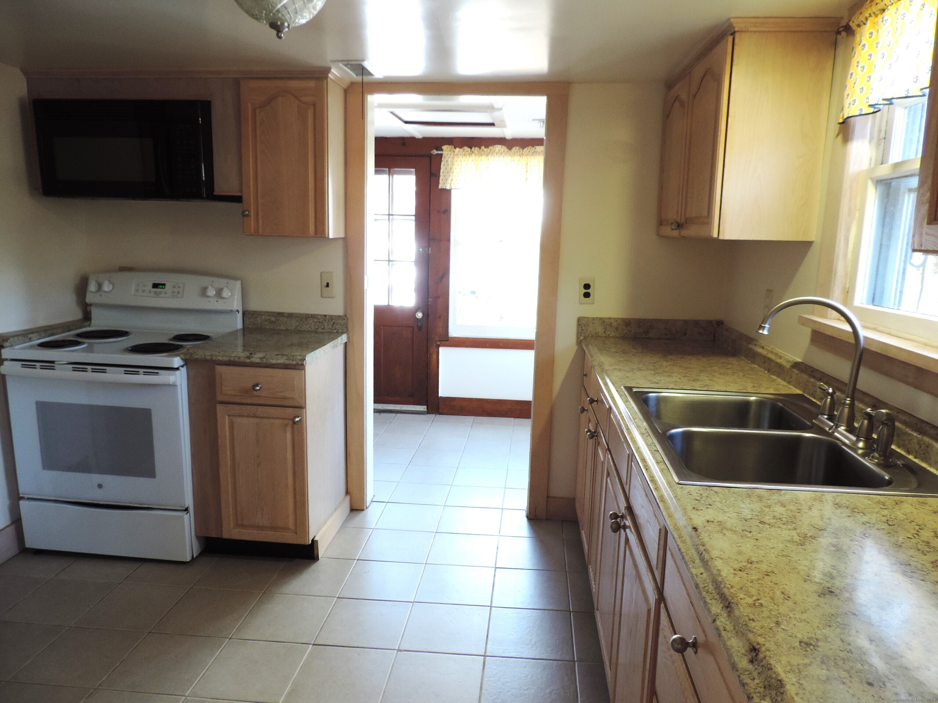 13 Reynolds Road Danbury, CT 06811 - Photo 9 of 23