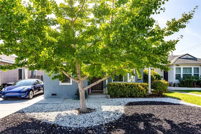 a view of a house with backyard and sitting area