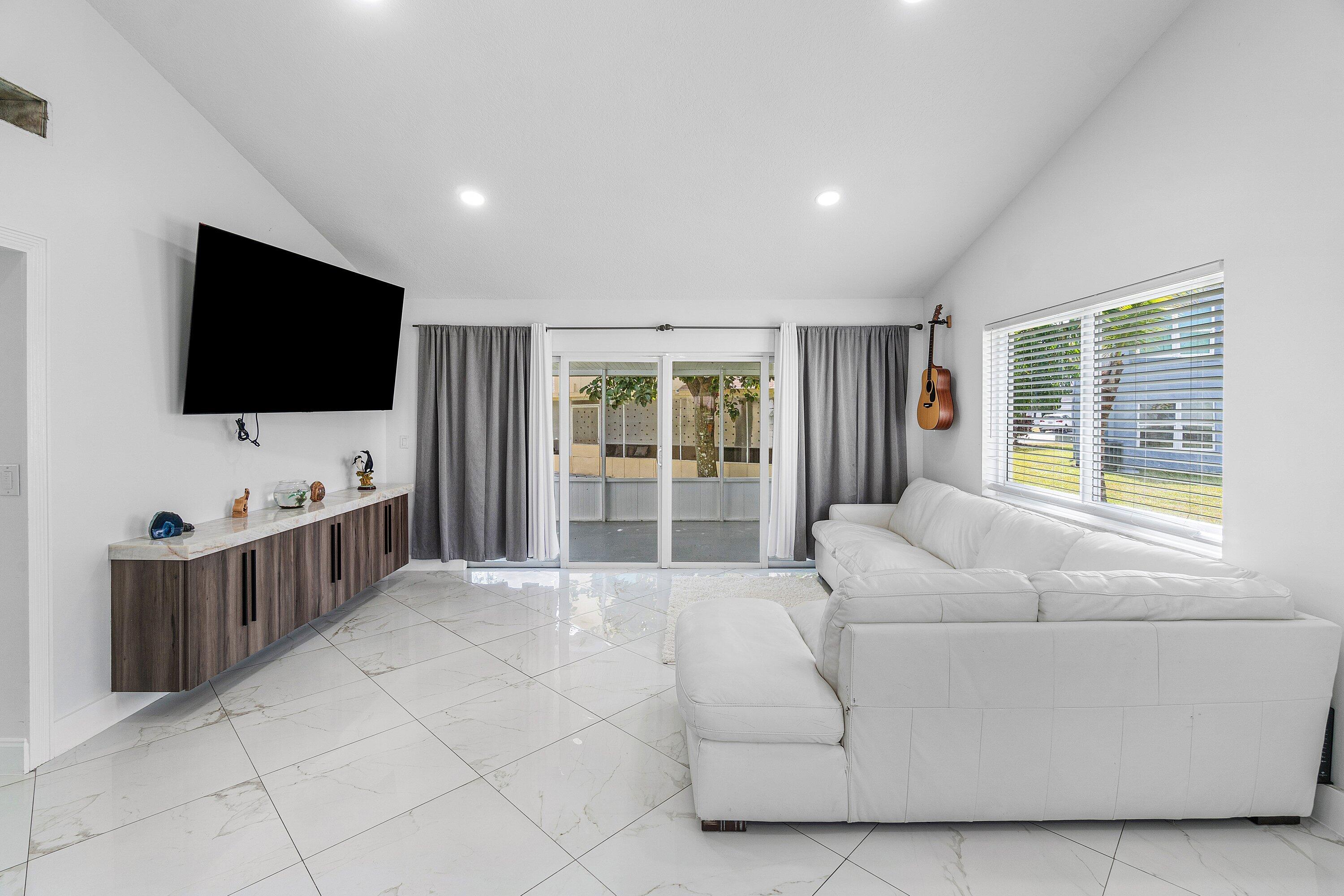 101 Azalea Circle Boynton Beach, FL 33436 - Photo 13 of 40 013-101AzaleaCircle-BoyntonBeach-FL-3343