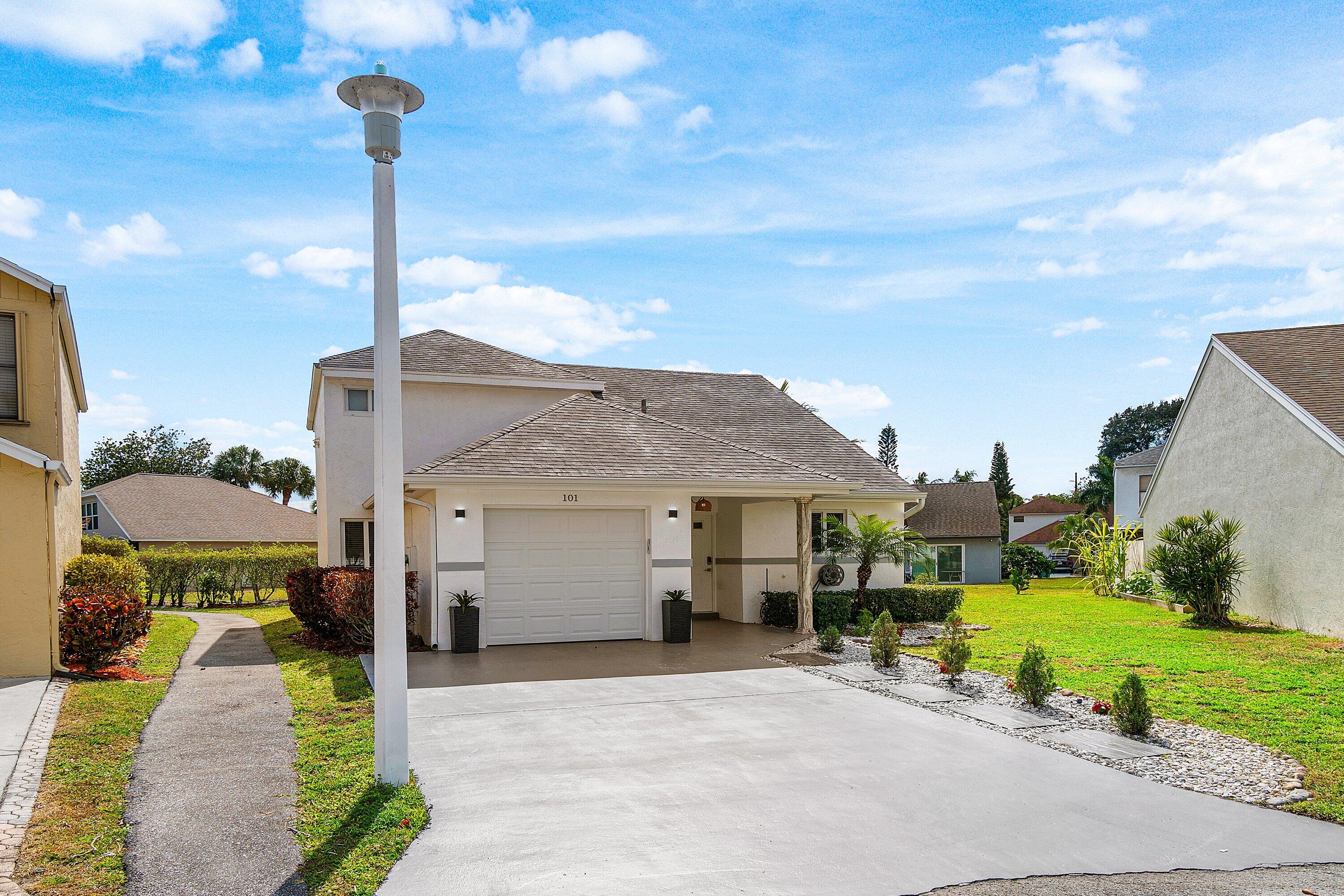 101 Azalea Circle Boynton Beach, FL 33436 - Photo 3 of 40 003-101AzaleaCircle-BoyntonBeach-FL-3343