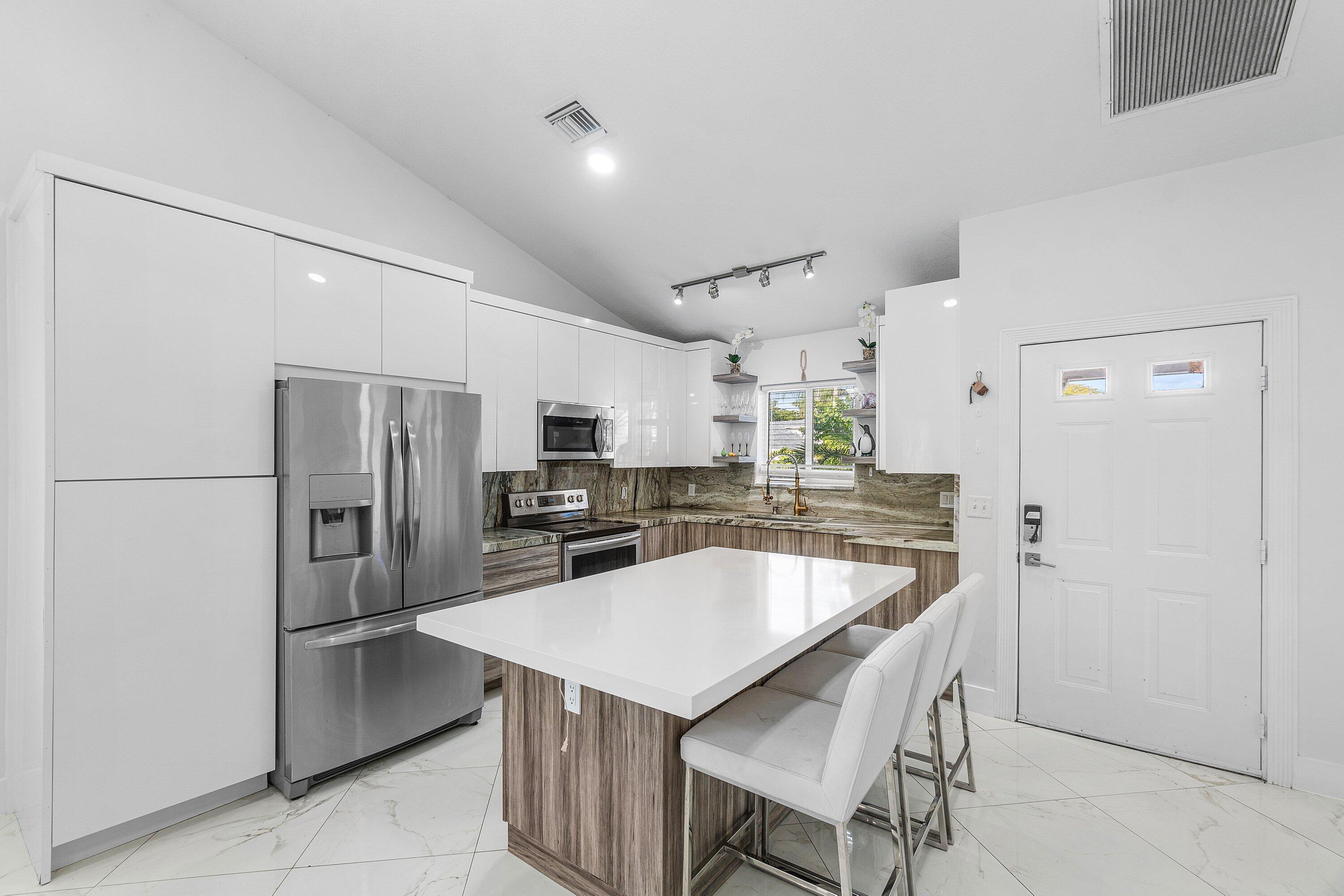 101 Azalea Circle Boynton Beach, FL 33436 - Photo 5 of 40 005-101AzaleaCircle-BoyntonBeach-FL-3343