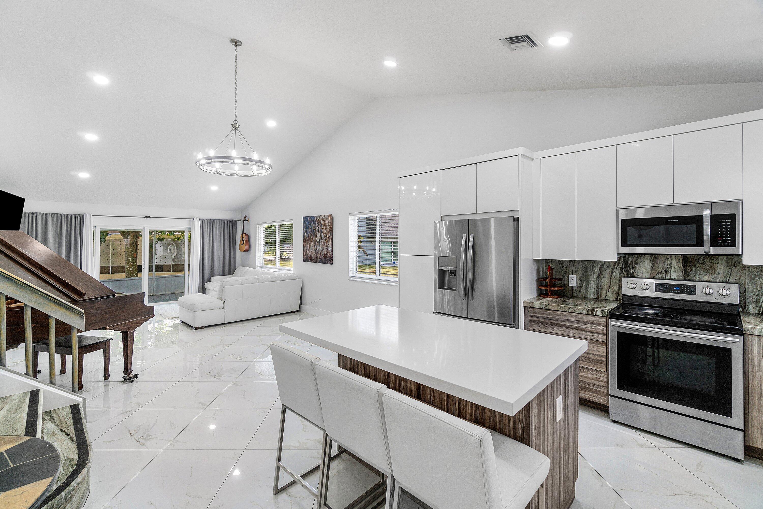 101 Azalea Circle Boynton Beach, FL 33436 - Photo 10 of 40 010-101AzaleaCircle-BoyntonBeach-FL-3343