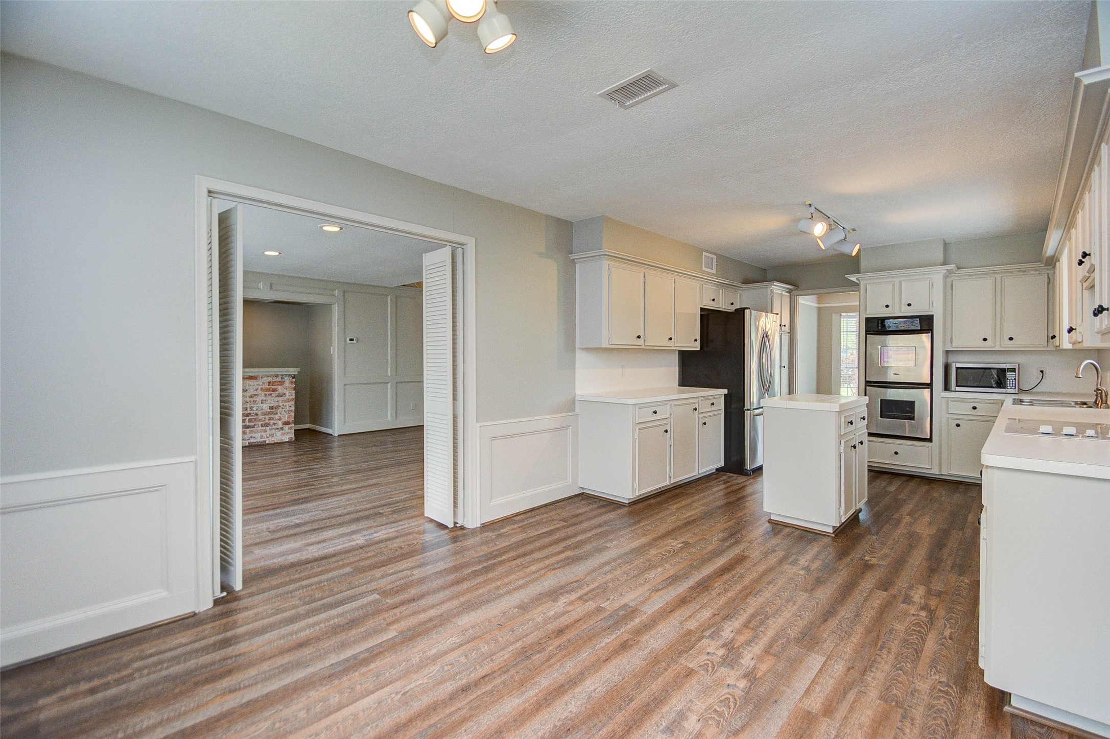 6206 Rippling Hollow Drive Spring, TX 77379 - Photo 11 of 27