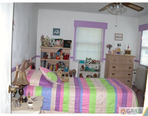 22 Harding Avenue Edison, NJ 08820 - Photo 5 of 14 a bed room with a bed and a bed