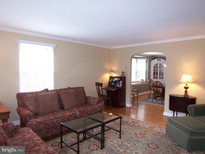 234 Stanmore Road Baltimore, MD 21212 - Photo 2 of 21 Living Room