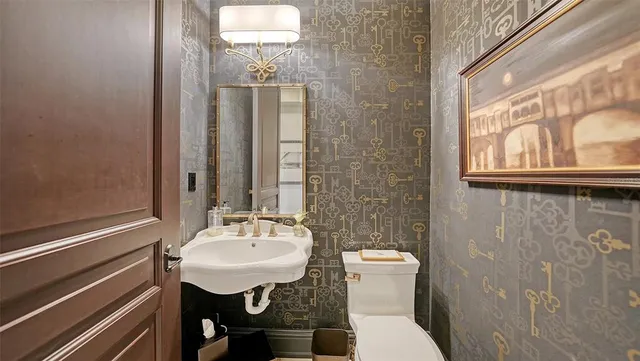 $3,100,000 | 420 Golden Gate Point, Unit 200A, Sarasota, FL 34236