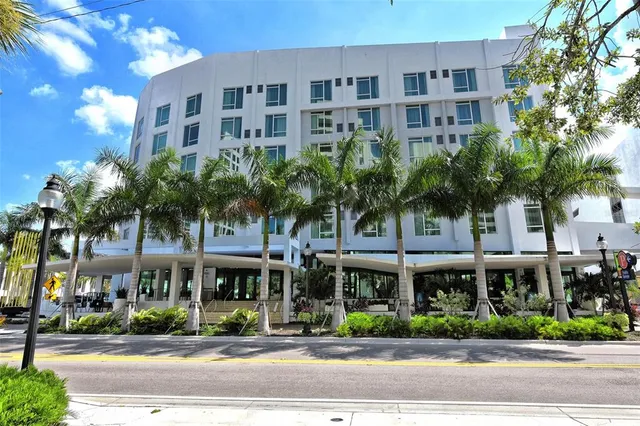 $3,100,000 | 420 Golden Gate Point, Unit 200A, Sarasota, FL 34236