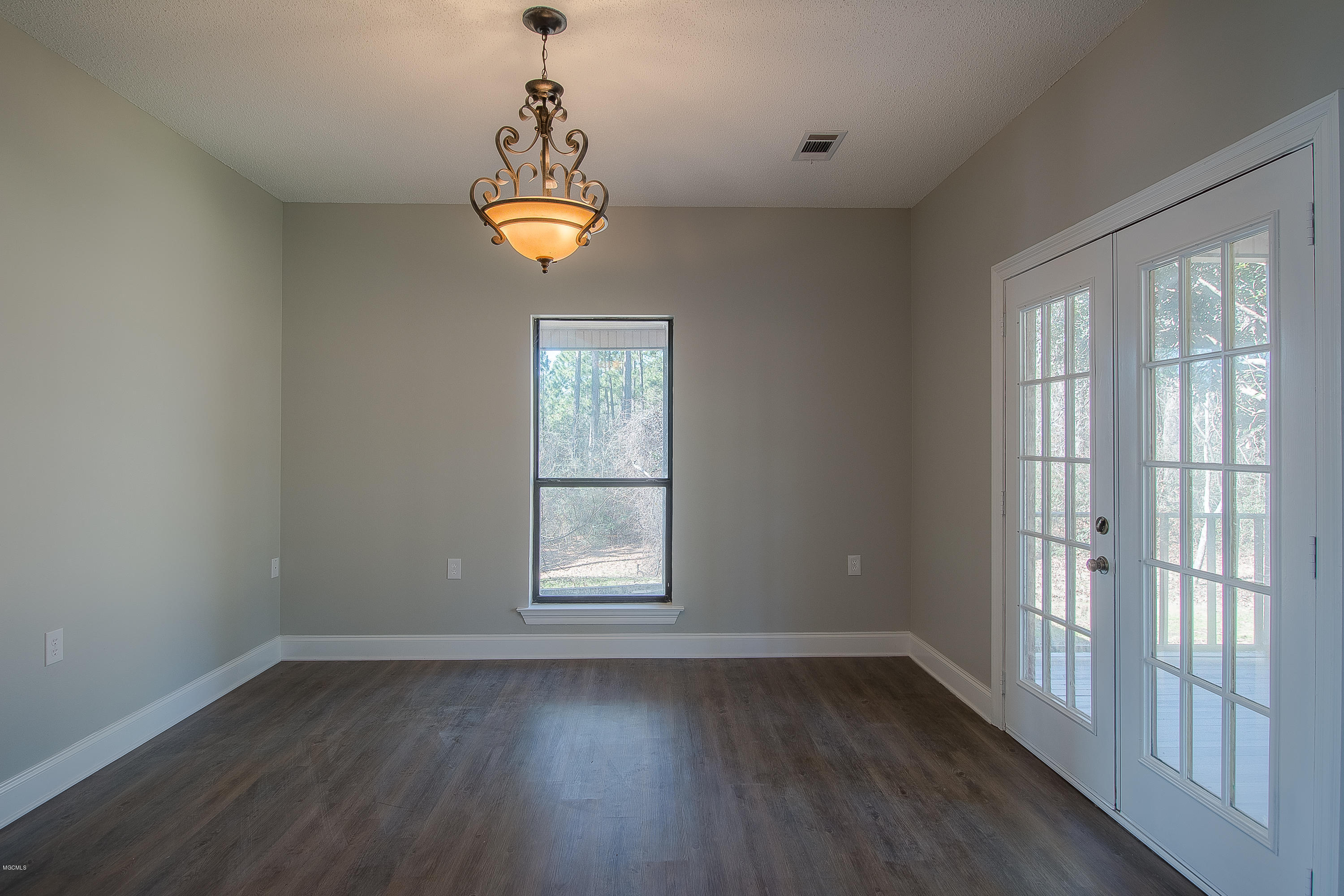 515 Magnolia Road, Unit H Lumberton, MS 39455 - Photo 12 of 39 Dining Room