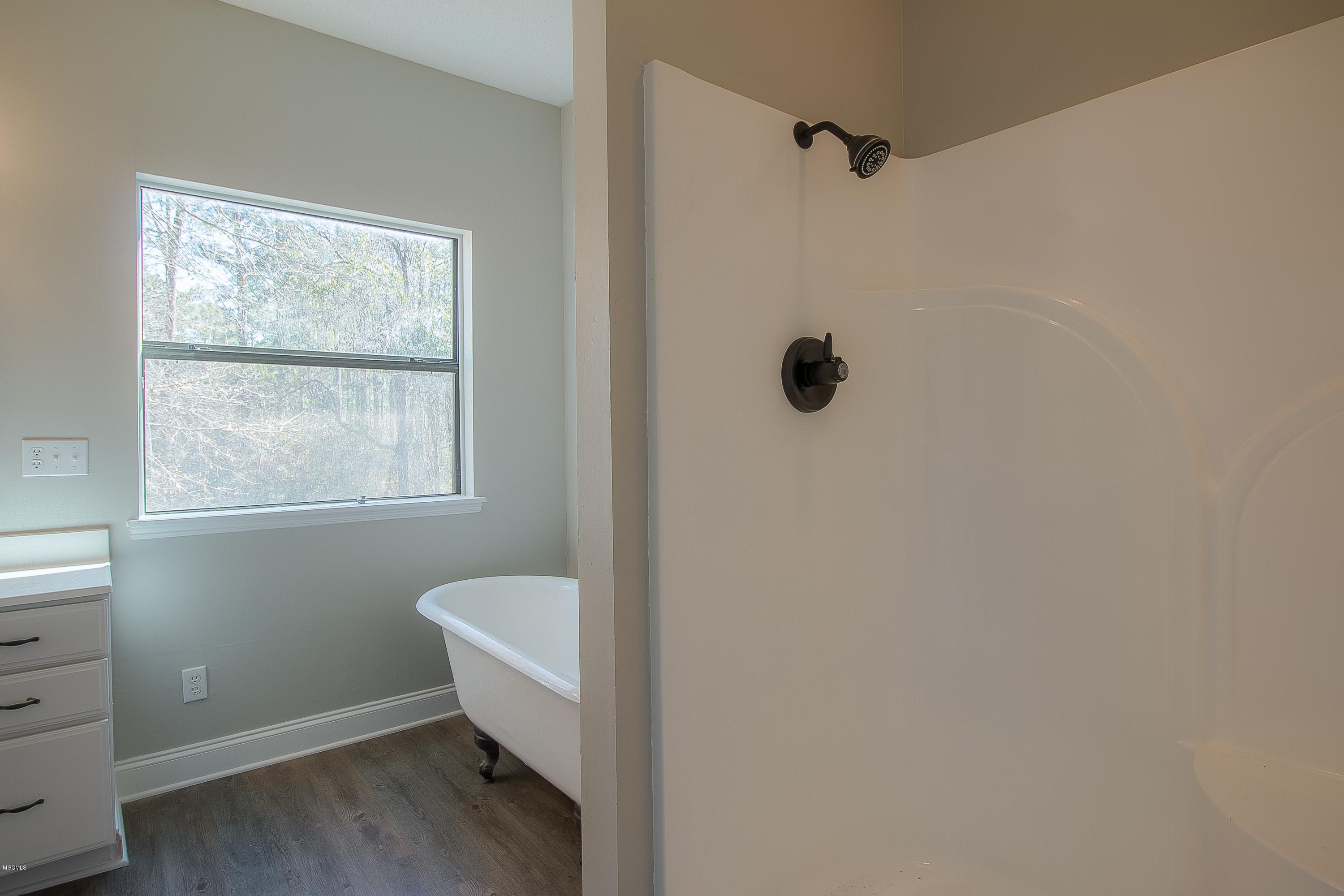515 Magnolia Road, Unit H Lumberton, MS 39455 - Photo 16 of 39 Master Bath