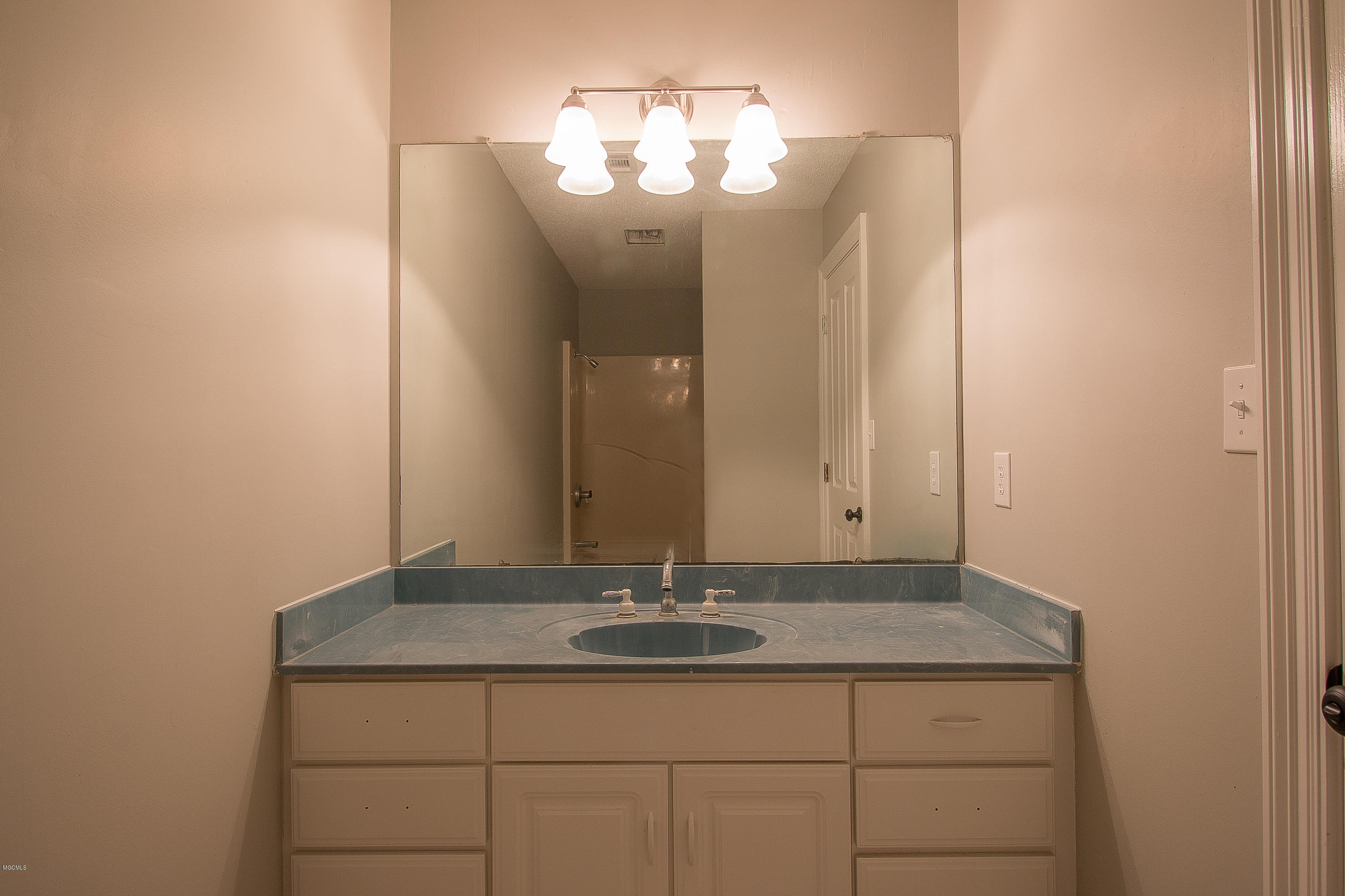 515 Magnolia Road, Unit H Lumberton, MS 39455 - Photo 28 of 39 Full Bath