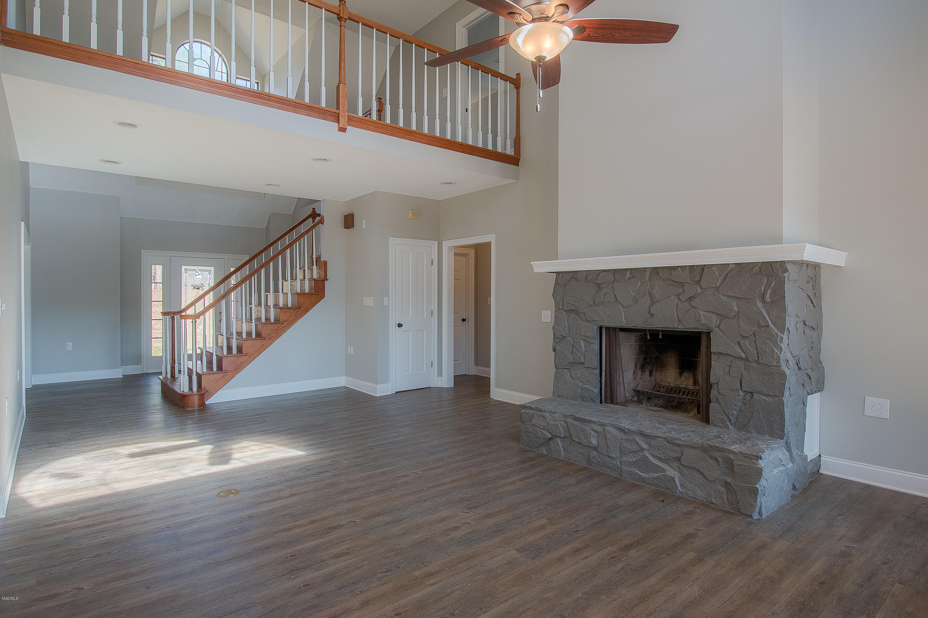 515 Magnolia Road, Unit H Lumberton, MS 39455 - Photo 8 of 39 LIving Room