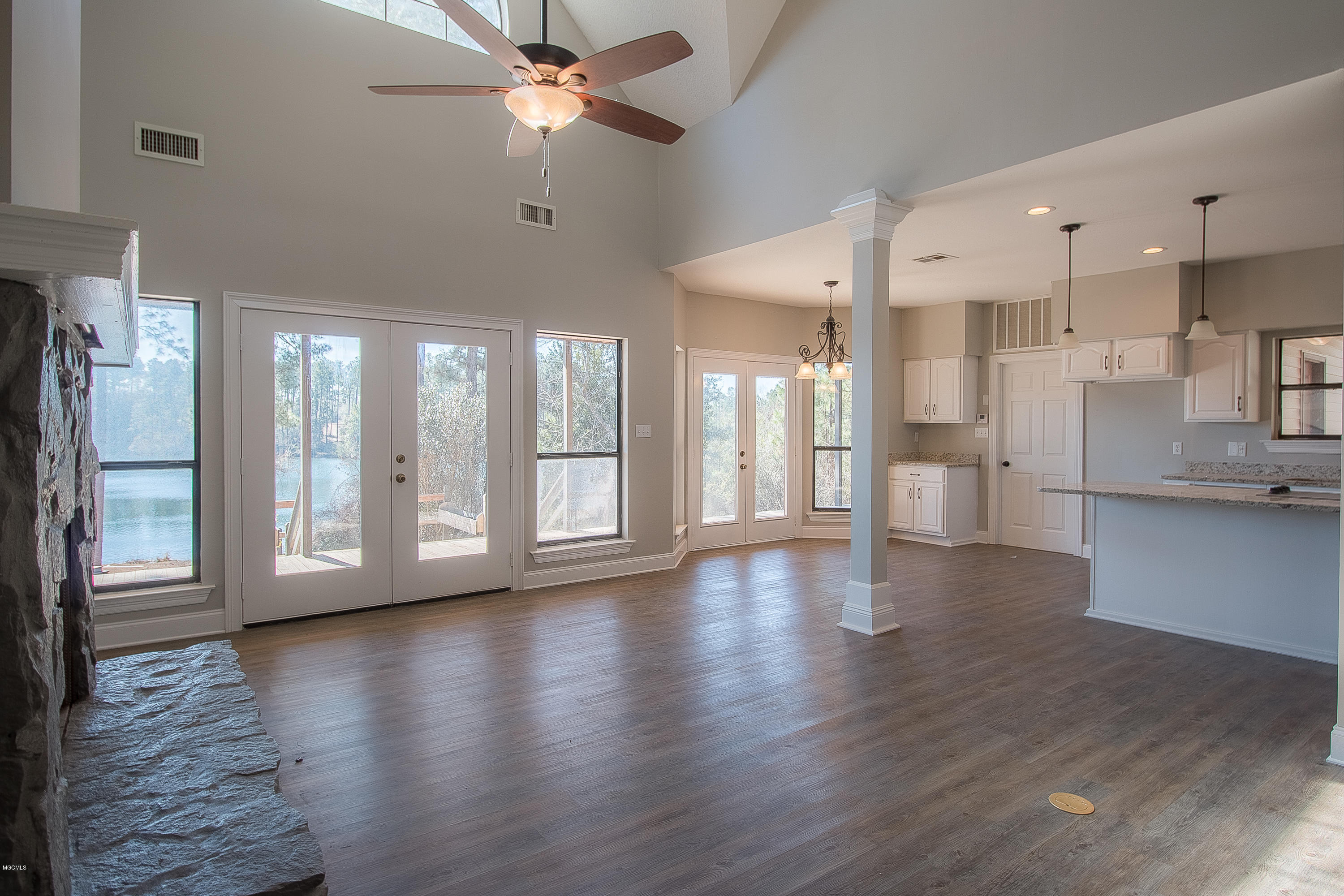 515 Magnolia Road, Unit H Lumberton, MS 39455 - Photo 9 of 39 LIving Room