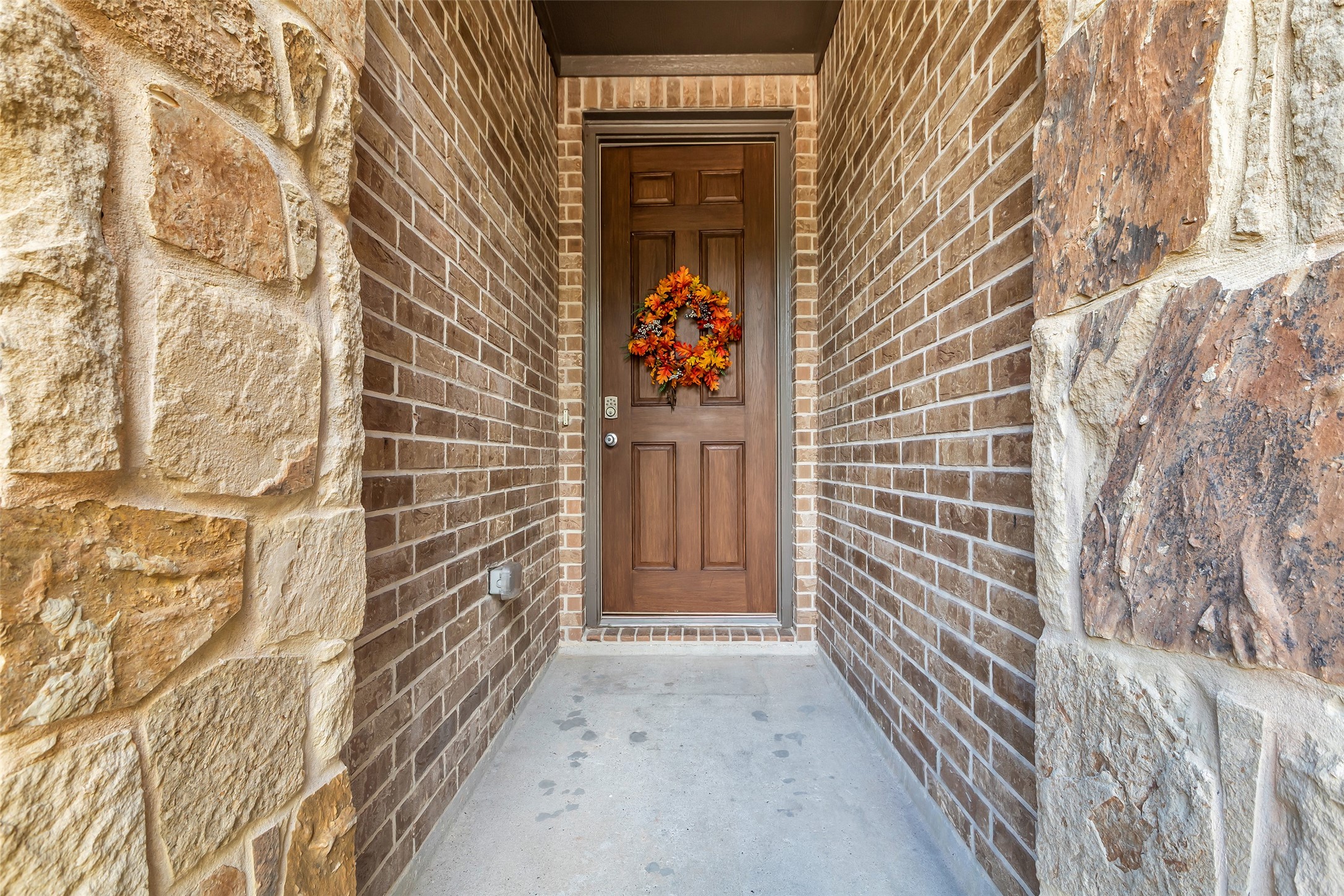 2012 Elkington Circle Conroe, TX 77304 - Photo 4 of 36