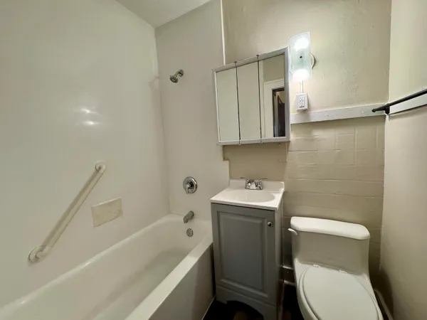 $775 | 1515 Taylor Avenue, Unit 4, Racine, WI 53403