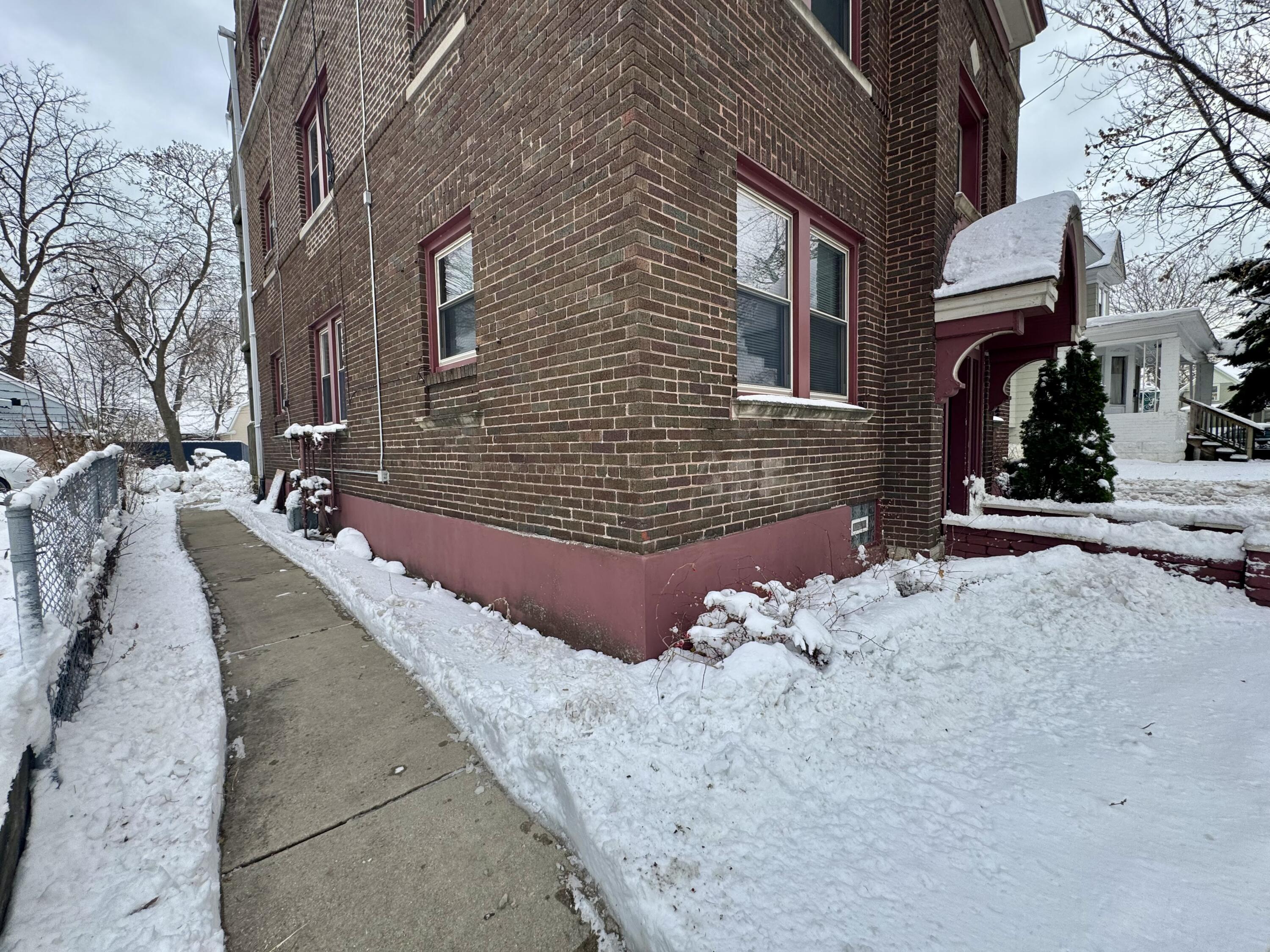 1515 Taylor Avenue, Unit 4 Racine, WI 53403 - Photo 13 of 18 Side Walkway