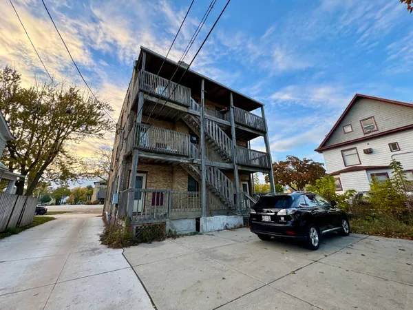 $775 | 1515 Taylor Avenue, Unit 4, Racine, WI 53403