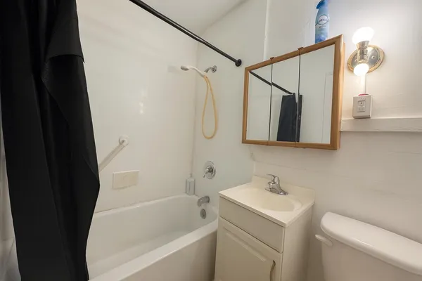 $775 | 1515 Taylor Avenue, Unit 4, Racine, WI 53403