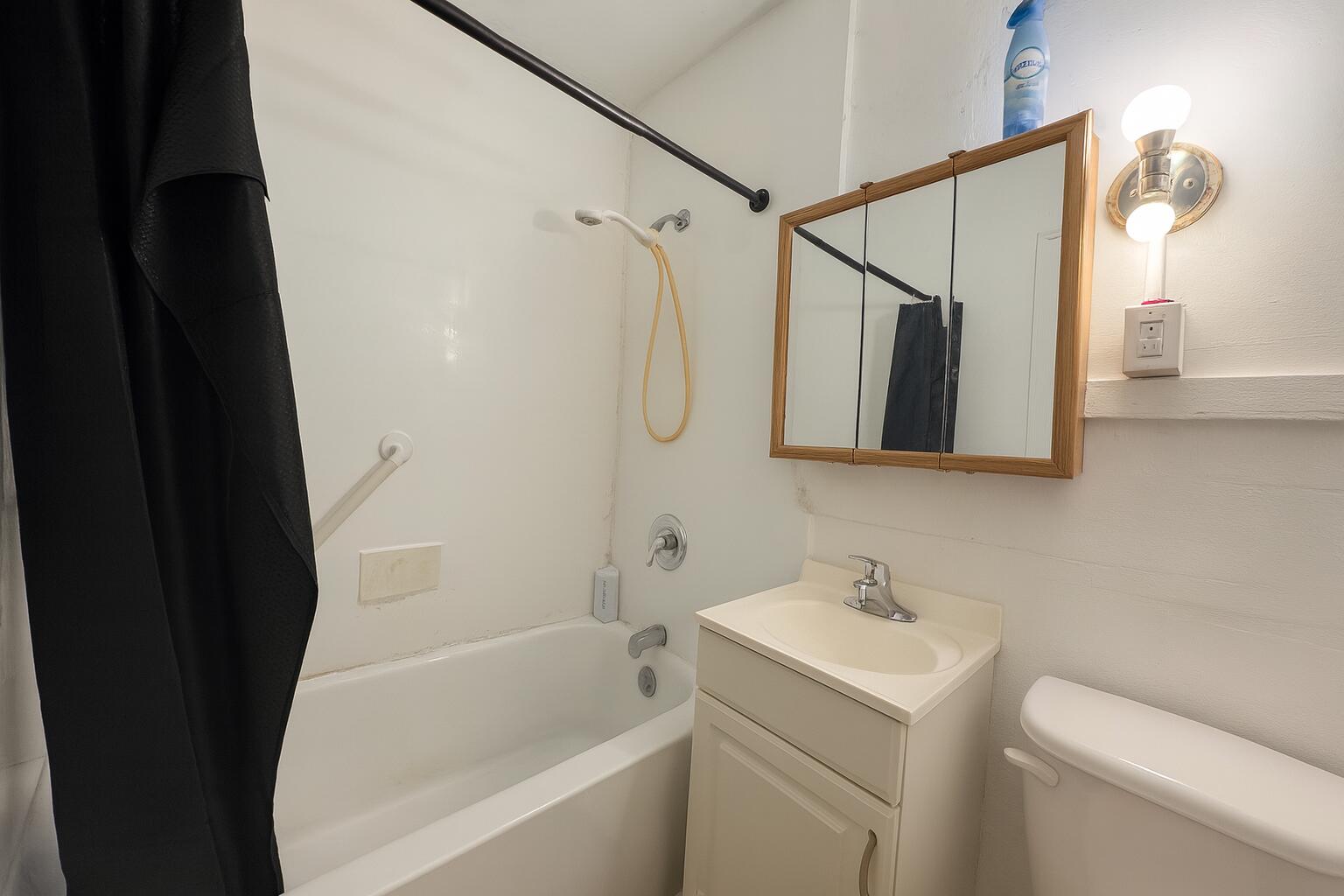 1515 Taylor Avenue, Unit 4 Racine, WI 53403 - Photo 7 of 18 Bathroom