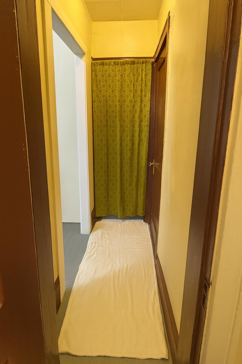 1515 Taylor Avenue, Unit 4 Racine, WI 53403 - Photo 8 of 18 Hallway