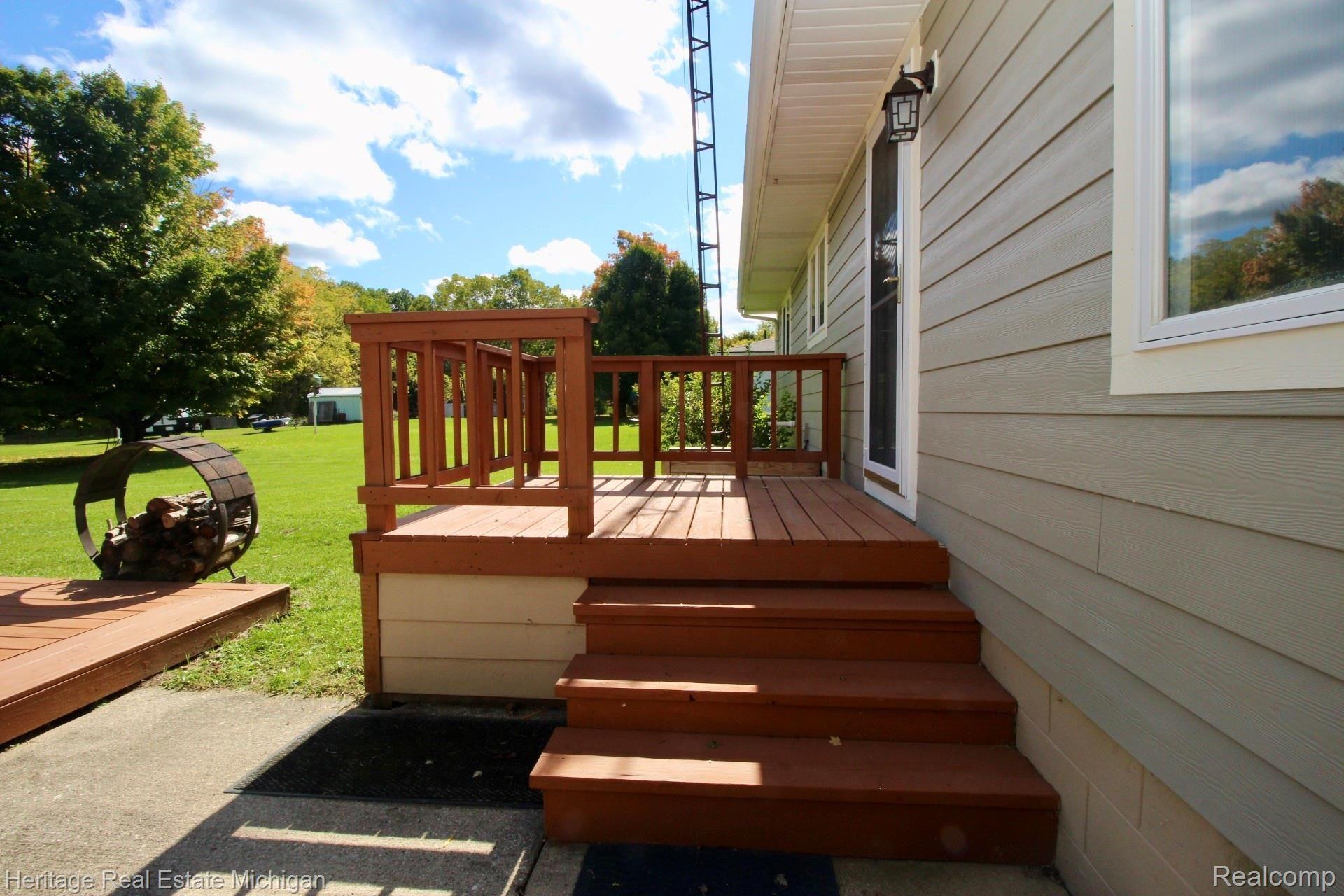 12701 Byron Road Byron, MI 48418 - Photo 41 of 54 Attached deck