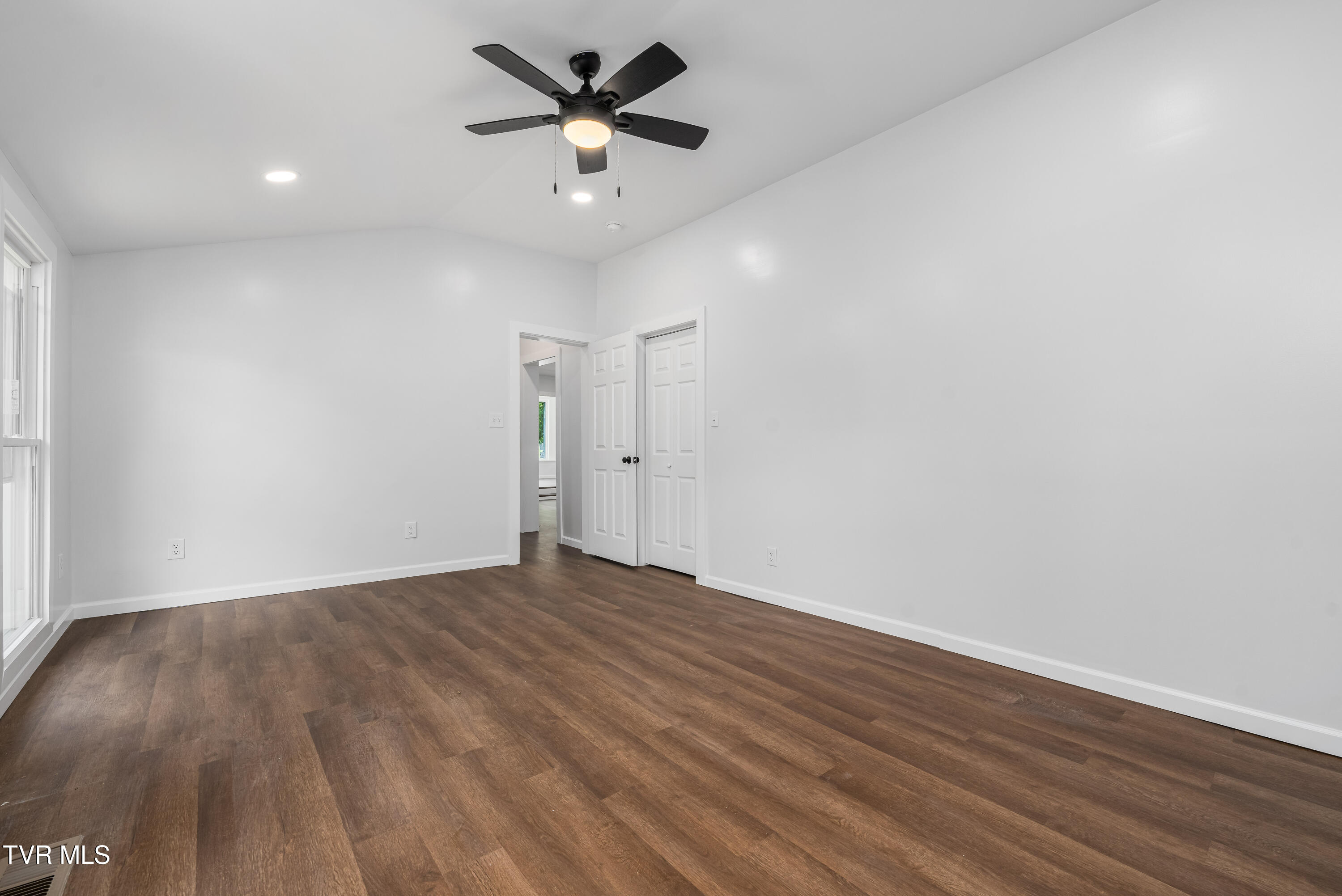 1007 Spring Street Johnson City, TN 37604 - Photo 19 of 45 Primary Suite