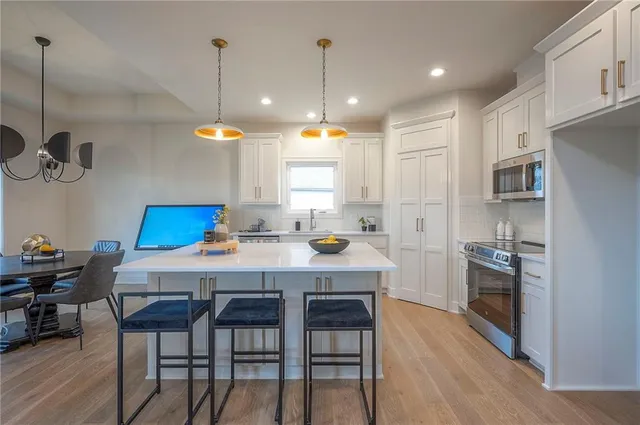 $784,900 | 15486 West 172nd Court, Olathe, KS 66062