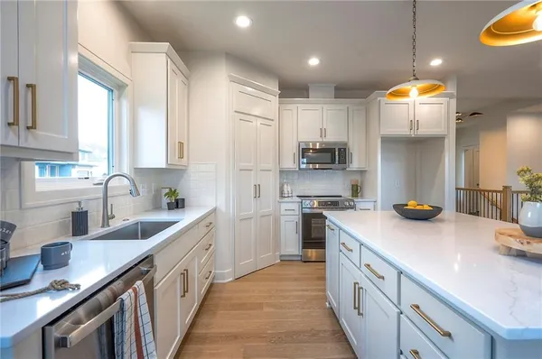 $779,900 | 15486 West 172nd Court, Olathe, KS 66062