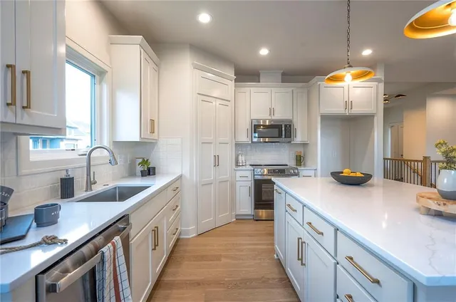 $784,900 | 15486 West 172nd Court, Olathe, KS 66062