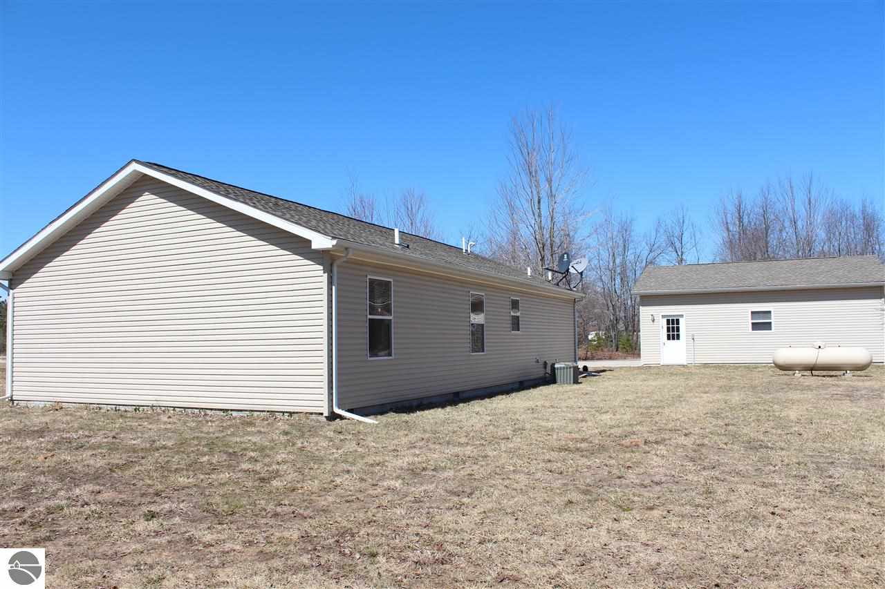 1211 South East County Line Road Shepherd, MI 48883 - Photo 17 of 25 1782240-16.JPG