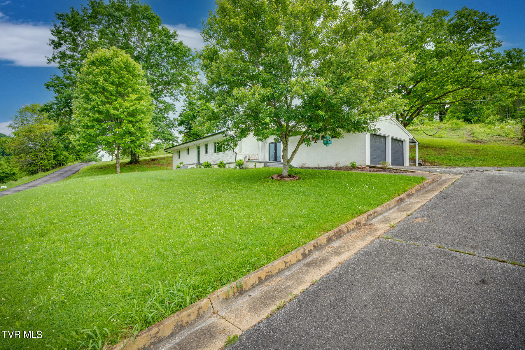 404 Daniel Boone Road Gate City, VA 24251 - Photo 3 of 35 003
