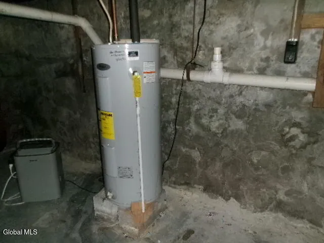 $177,500 | 1 2nd Avenue, Mayfield, NY 12117