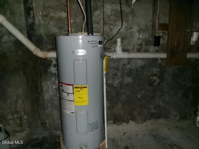 $177,500 | 1 2nd Avenue, Mayfield, NY 12117