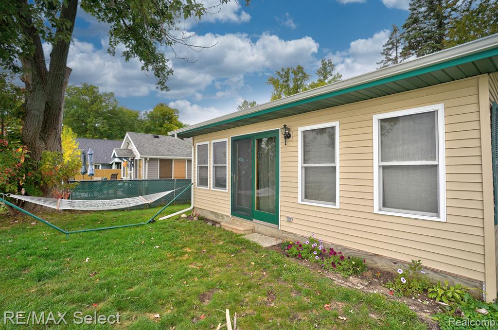3939 Hunt Road Lapeer, MI 48446 - Photo 3 of 45