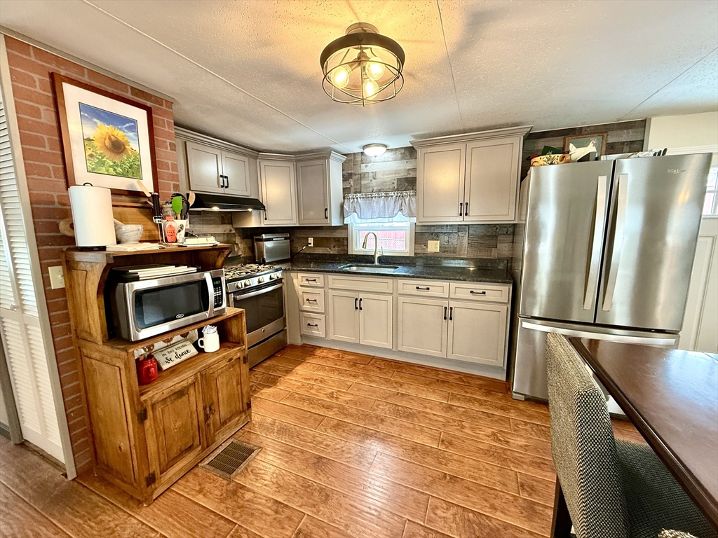 868 Southampton Road, Unit 70 Westfield, MA 01085 - Photo 8 of 21