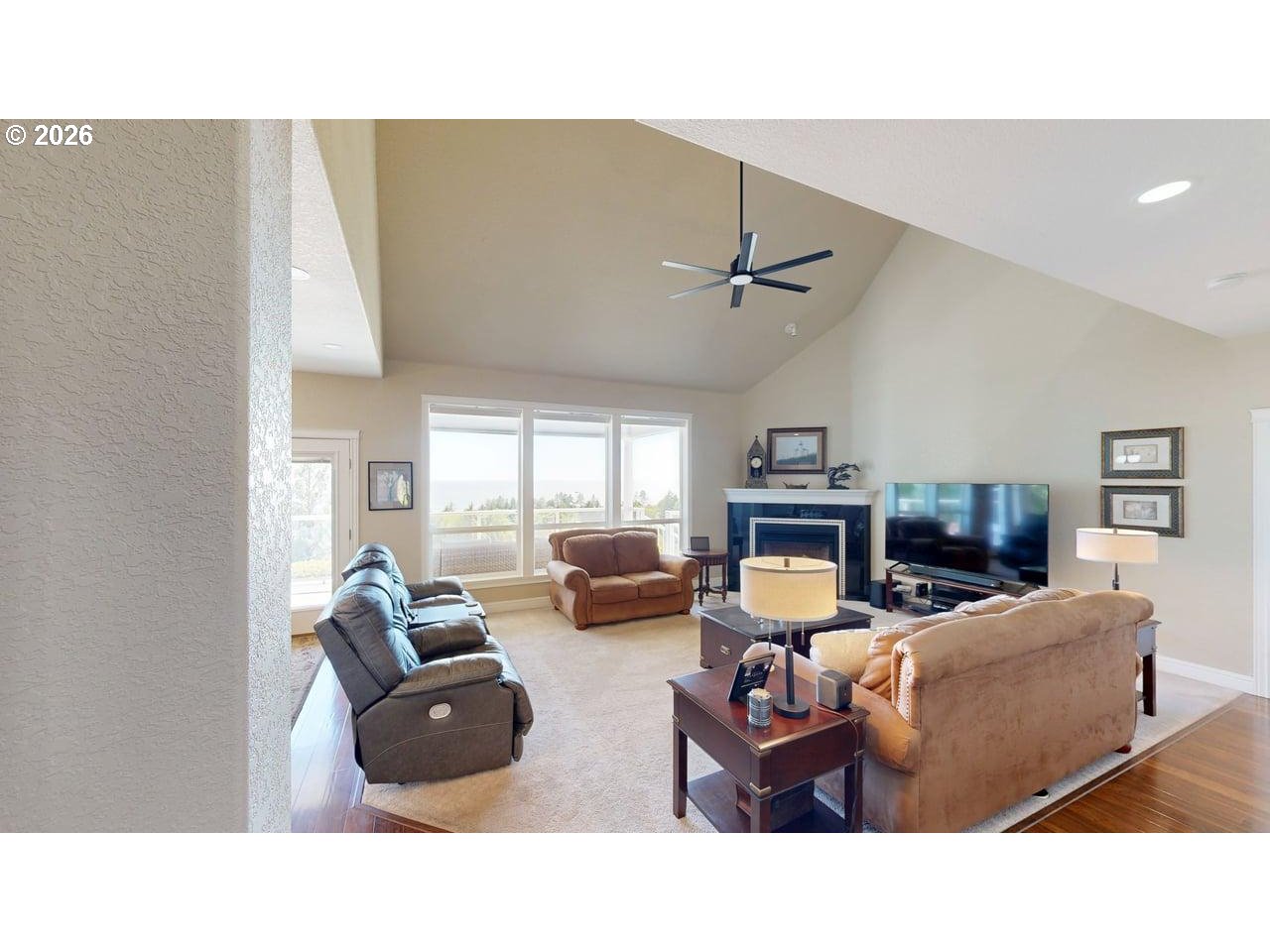 99290 Overlook Road Brookings, OR 97415 - Photo 8 of 42 Living Room