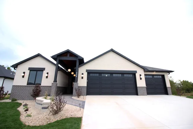 $799,500 | 334 Ridge View, Unit 30, Milton, WI 53563