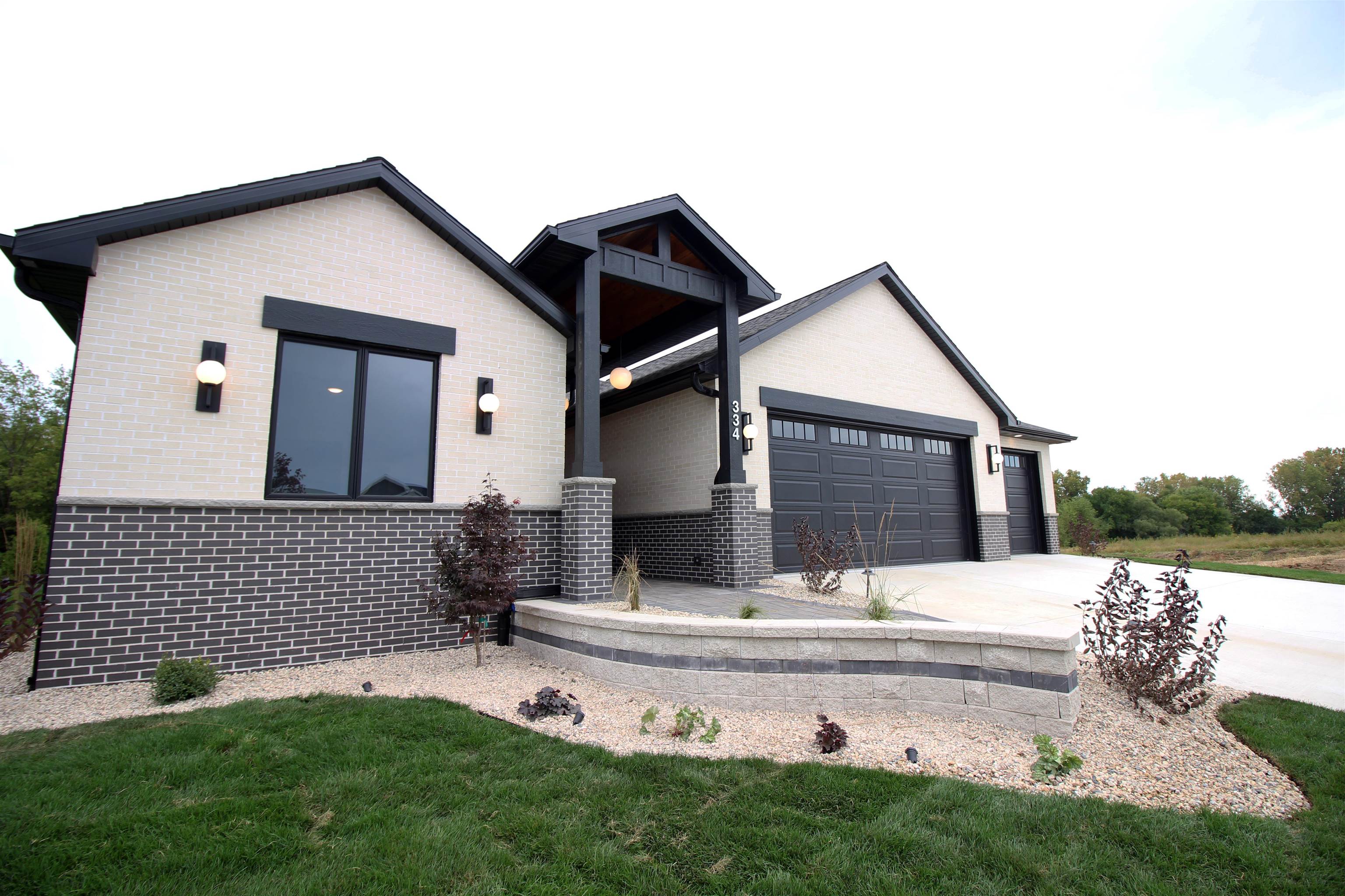 334 Ridge View, Unit 30 Milton, WI 53563 - Photo 3 of 62