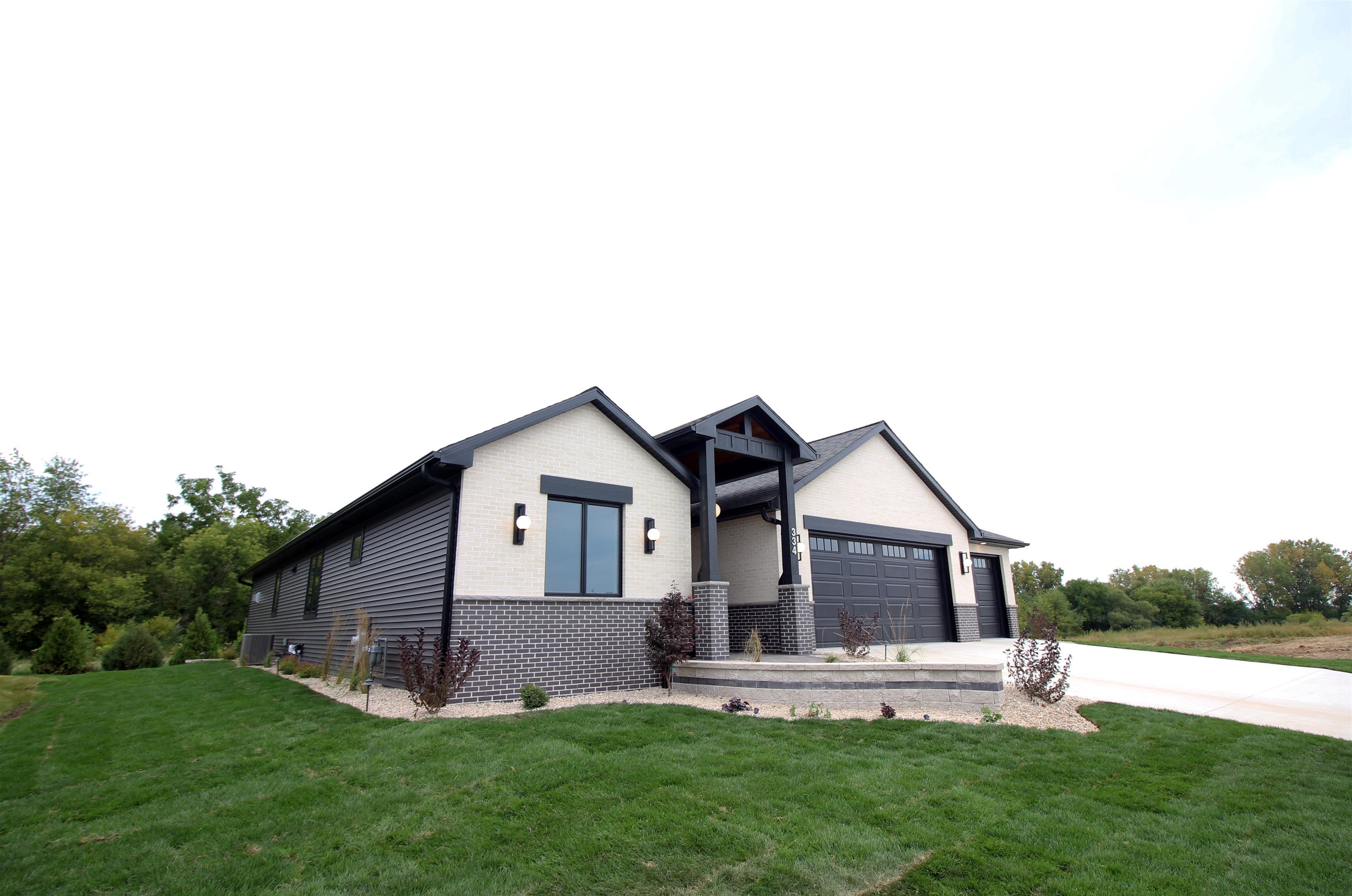 334 Ridge View, Unit 30 Milton, WI 53563 - Photo 4 of 62