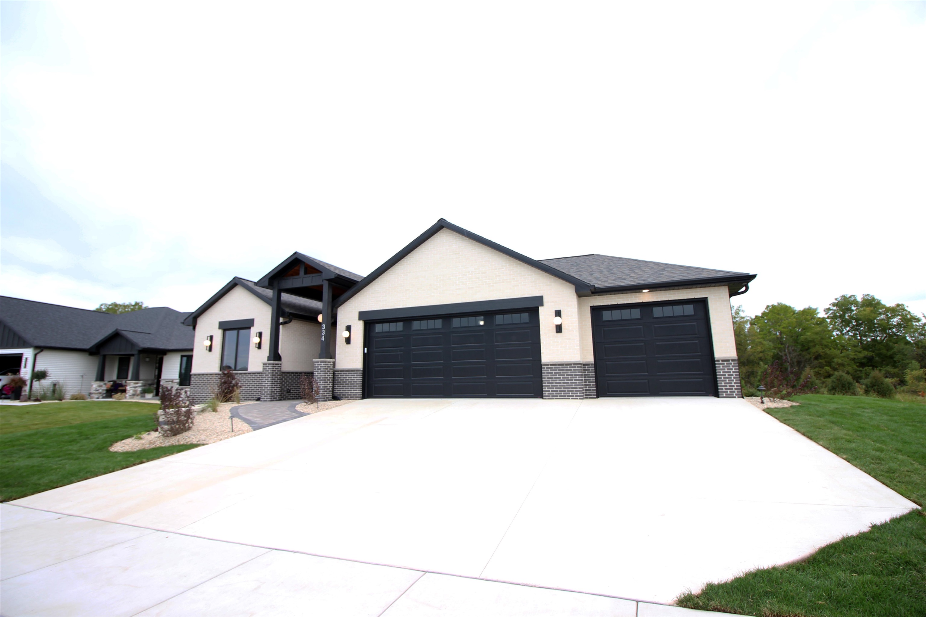 334 Ridge View, Unit 30 Milton, WI 53563 - Photo 5 of 62