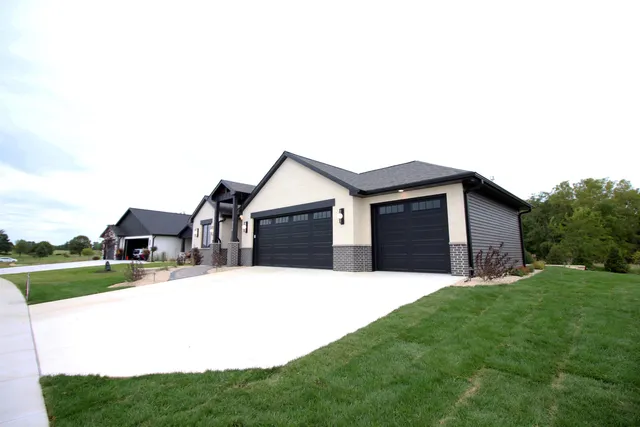 $799,500 | 334 Ridge View, Unit 30, Milton, WI 53563