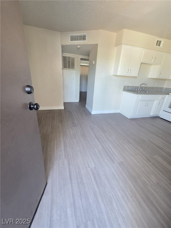 1075 East Desert Inn Road, Unit 8 Las Vegas, NV 89109 - Photo 13 of 29