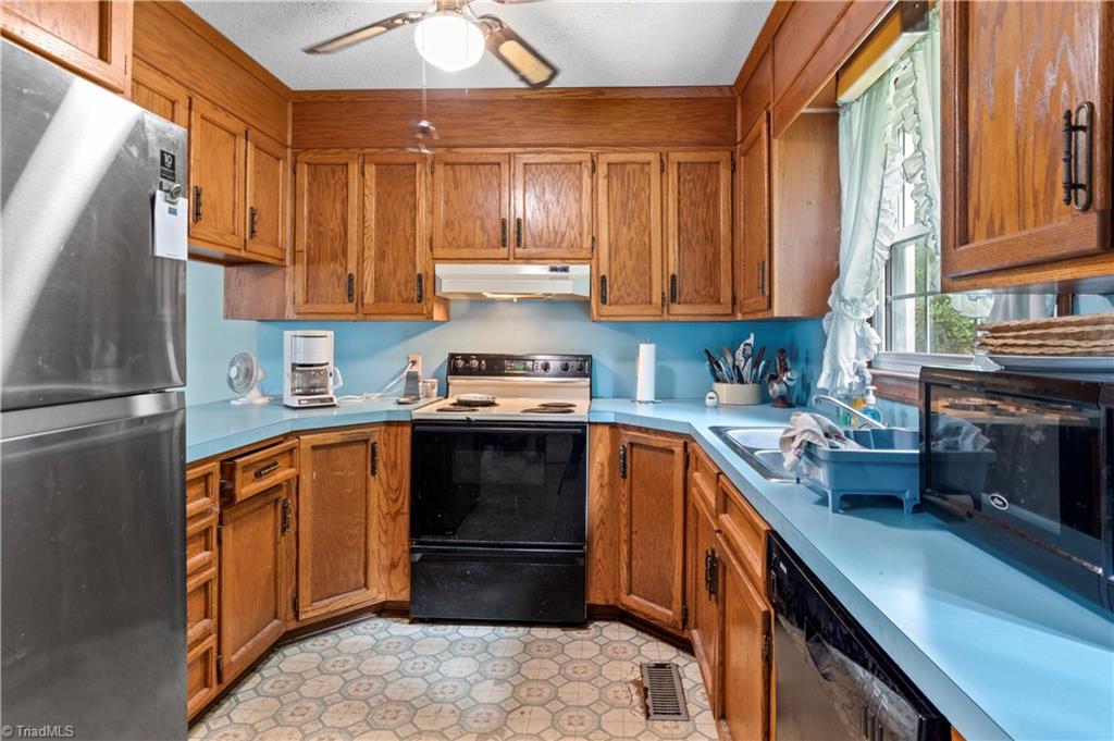 3753 Pride's Road East Bend, NC 27018 - Photo 8 of 31 Gallery Image 8